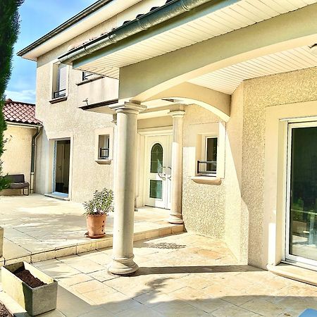 Room In House Villefontaine Luaran gambar