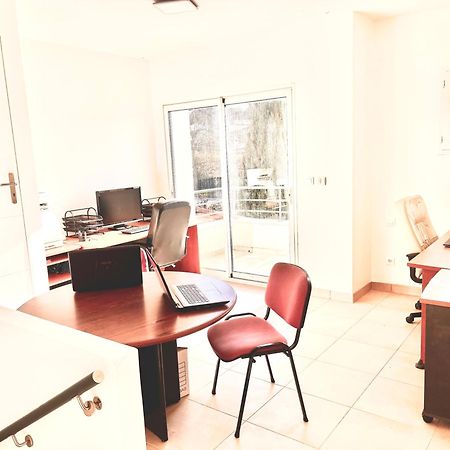 Room In House Villefontaine Luaran gambar