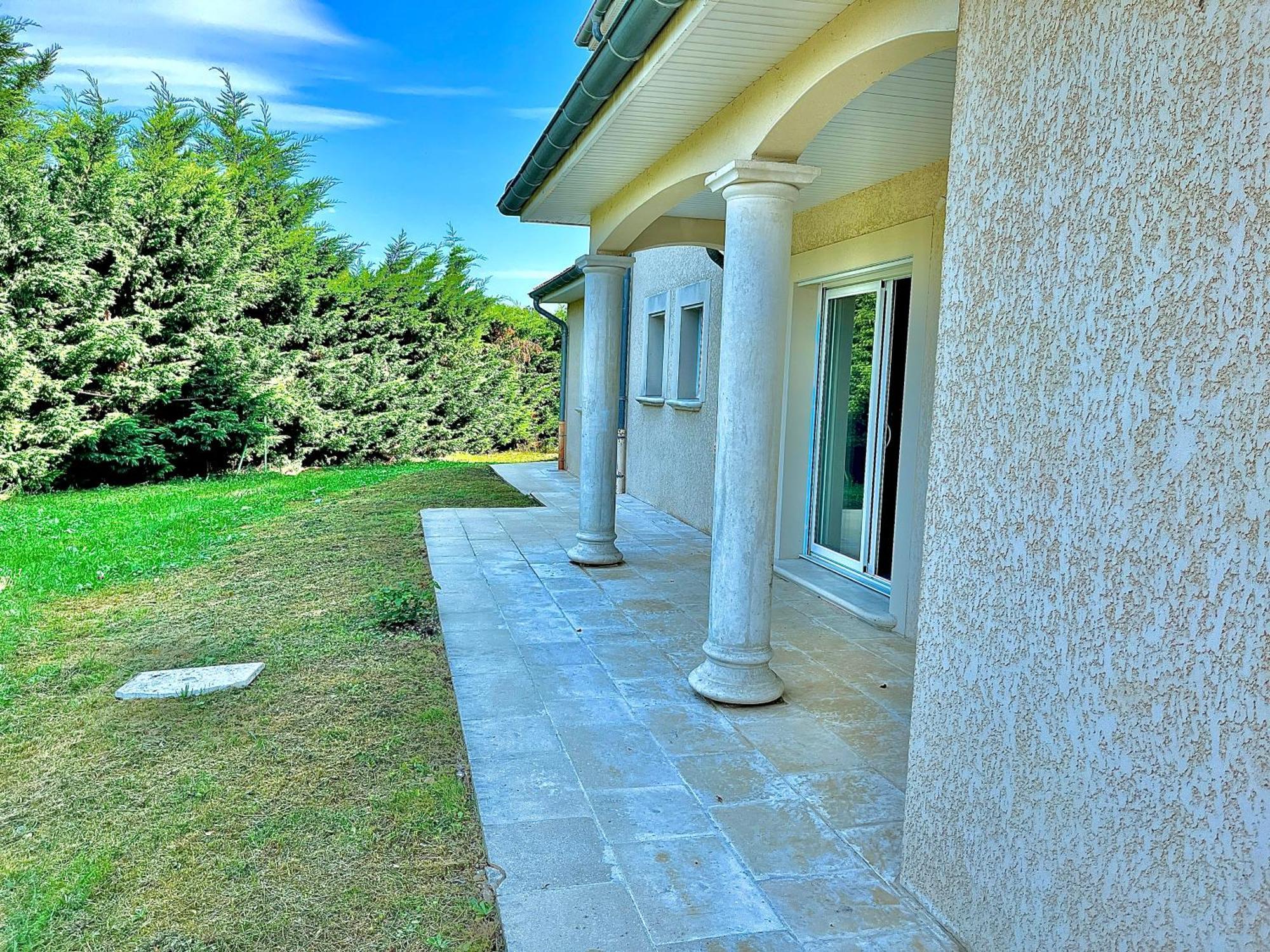 Room In House Villefontaine Luaran gambar